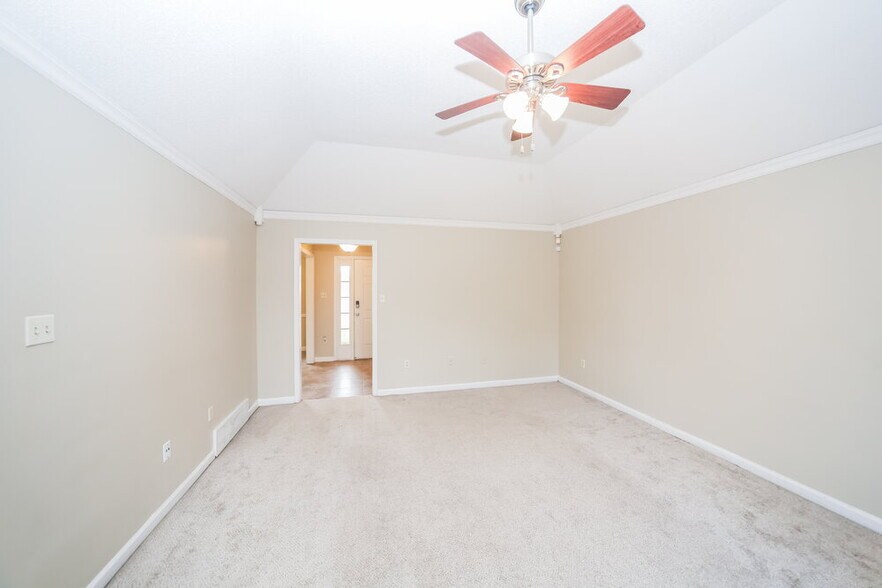 Building Photo - 5495 Philgrove Way