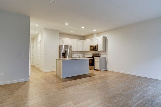 Building Photo - 3 Bedroom/2 Bath  townhouse in Kettlecove community