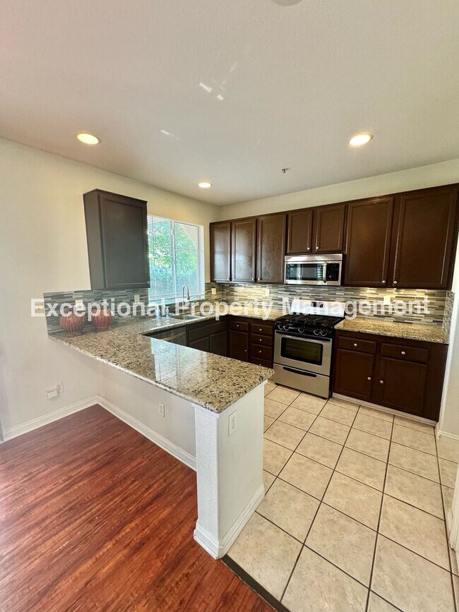 Building Photo - Beautiful Golf Course Home