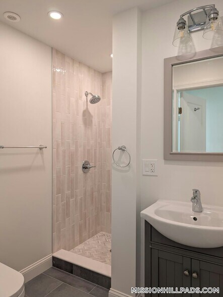 Building Photo - 38 Regent St