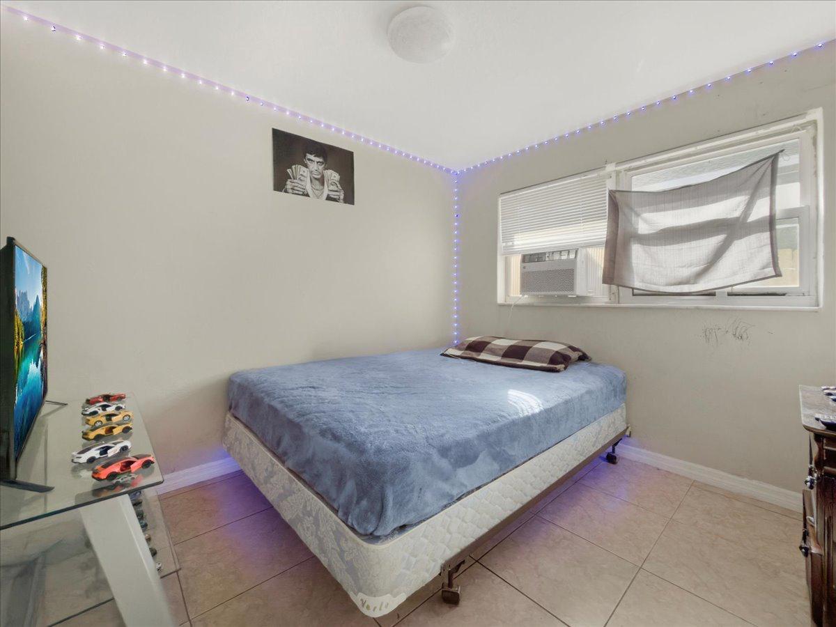 Building Photo - 5406 Sholtz St