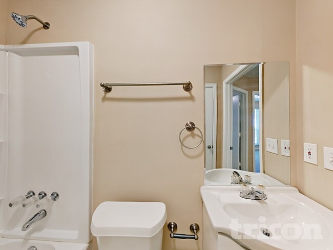Building Photo - 2033 Pine Cone Dr SW