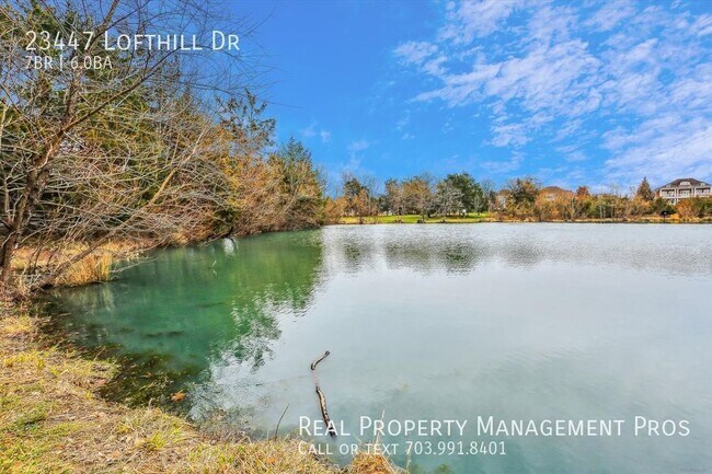 Building Photo - Beautifully Maintained 7 Bedroom 6 Bath Ho...