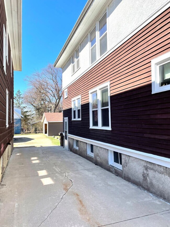 Building Photo - 116-118 Proudfit Street