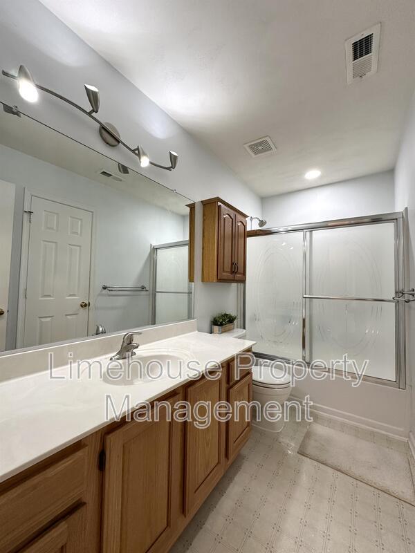 Building Photo - 3236 Barbour Dr