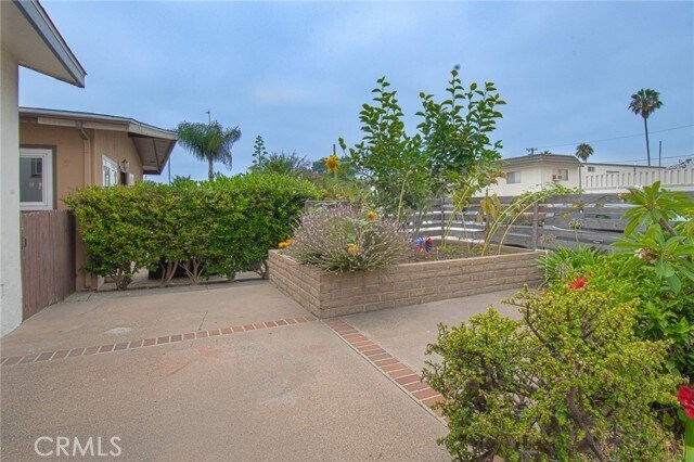 Building Photo - 125 W Escalones