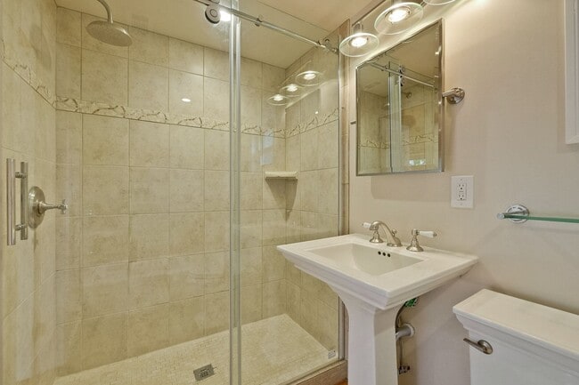 Building Photo - Wonderful 2 Beds, 2 Bath Home in Barron Park w/ Huge Private Yard
