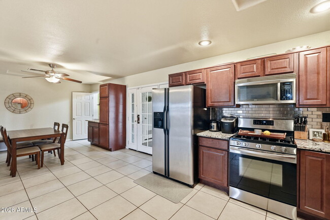 Building Photo - 2352 E Delgado St