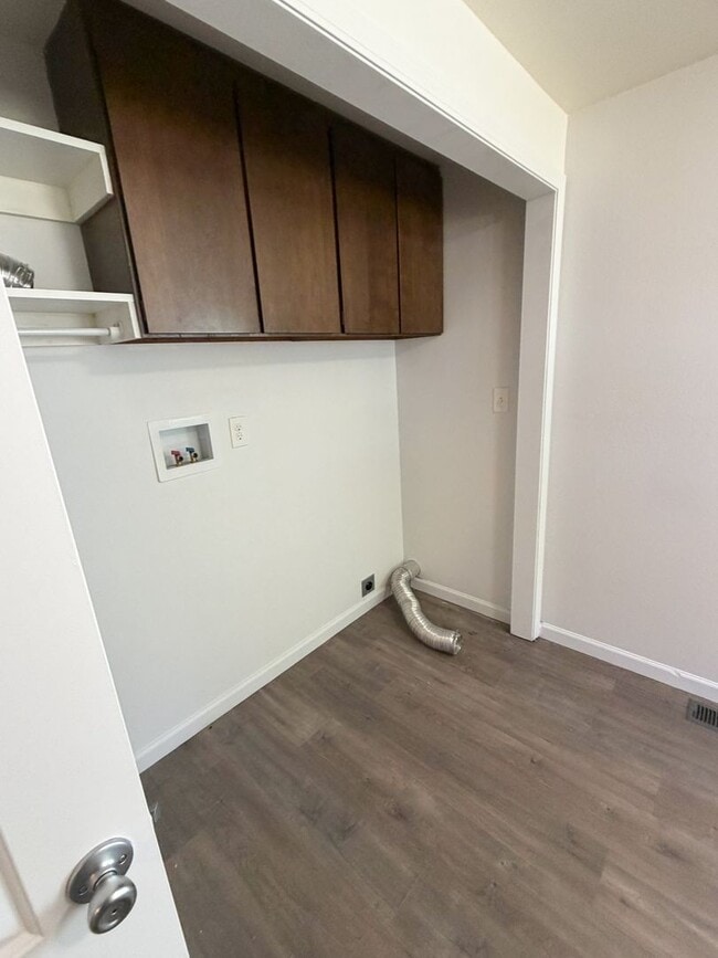 Building Photo - 3 Bedroom, 2 Bath House