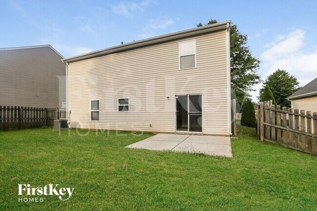 Building Photo - 3632 Larkhaven Village Dr