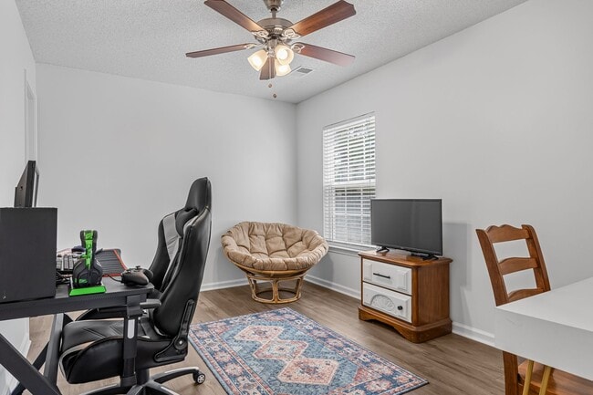 Building Photo - Ranch Style Home in Hunt Club For Rent!