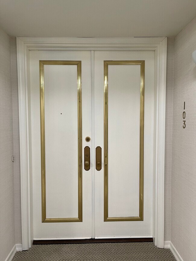 Double Door Entry - 1220 Roxbury Dr