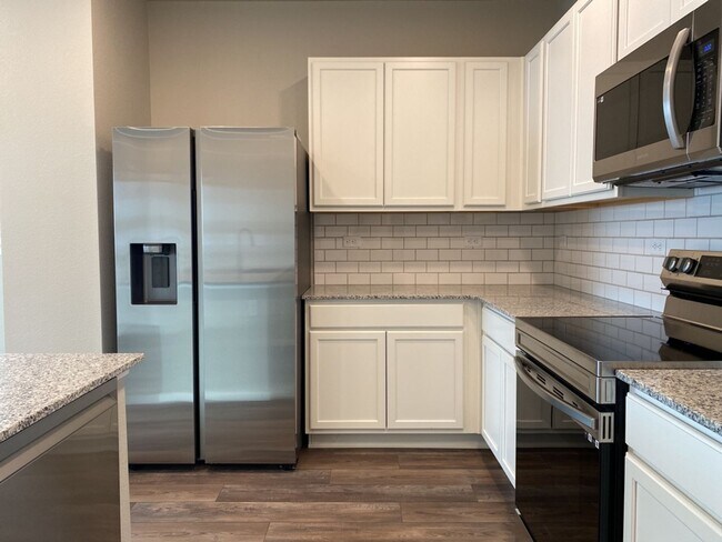 Building Photo - Stunning Townhome in Northridge Trails