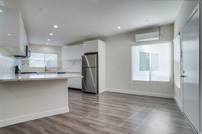 Interior Photo - 715 Marlborough Ave