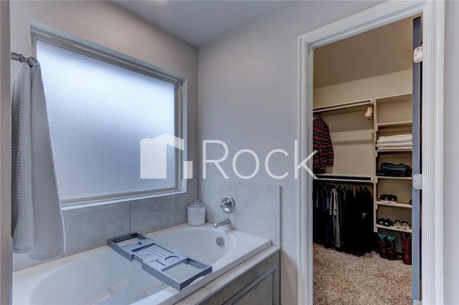 Building Photo - Gorgeous 3 Bedroom Home with Storm Shelter located in The Waters in Moore!! **All Appliances Incl...