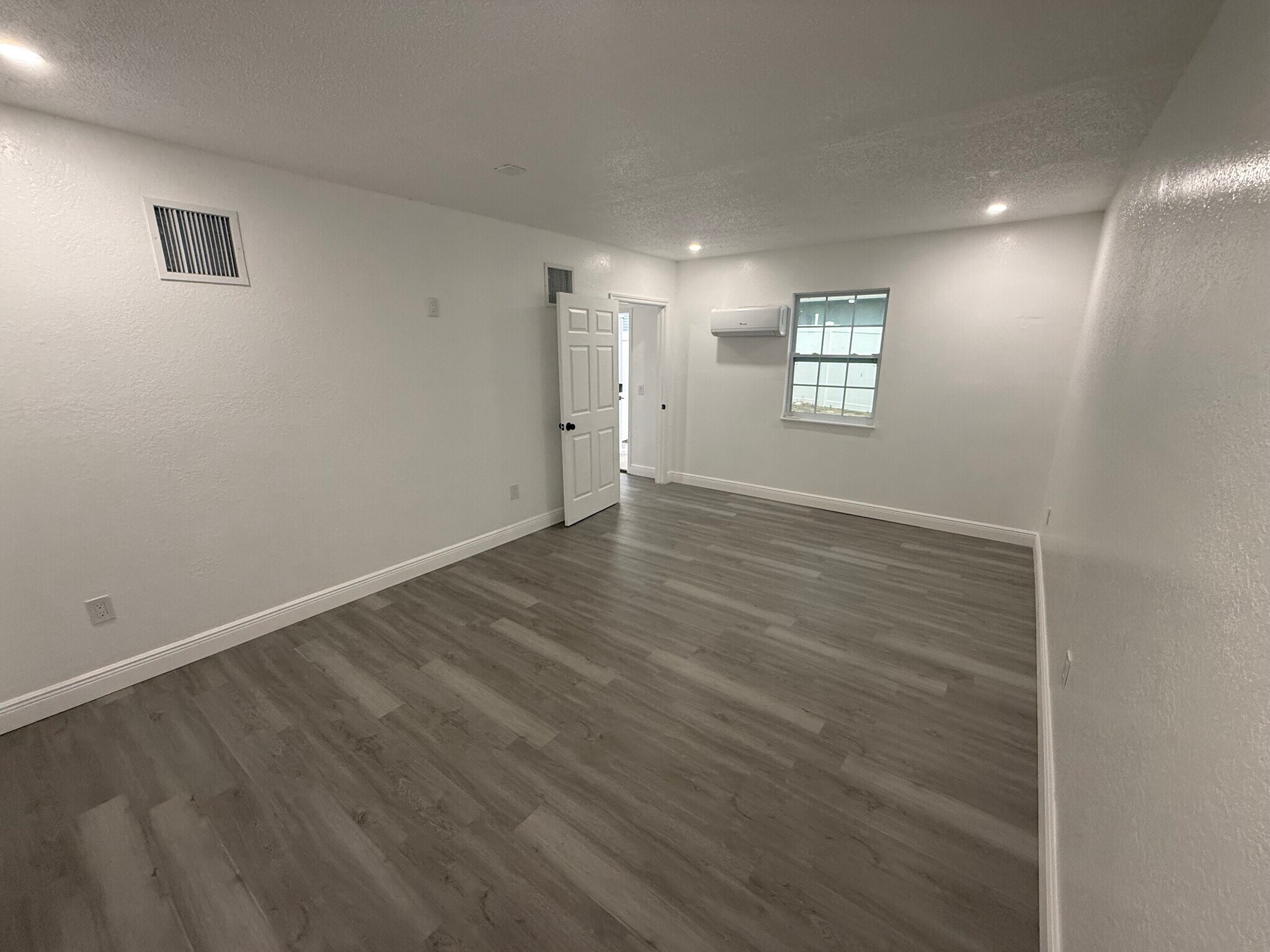 Building Photo - 2331 Glenridge Dr