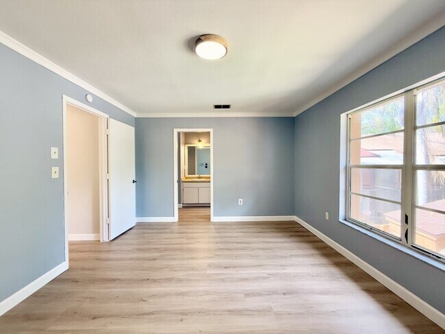 Building Photo - 817 Fairwood Forest Dr