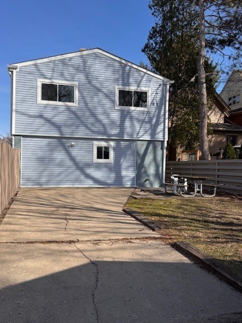 Building Photo - 1846 Wesley Ave