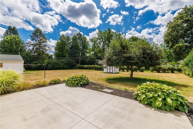 Building Photo - 503 Pineview Dr