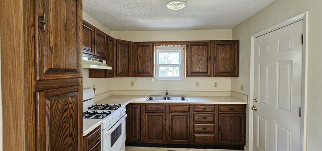 Building Photo - 725 Powell Dr