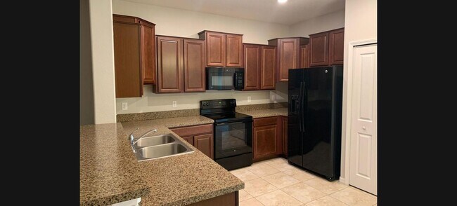 Building Photo - Town House 3/2.5 in Riverview