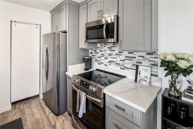 Building Photo - AVAILABLE NOW! 2 bed, 2 bath, 1 parking