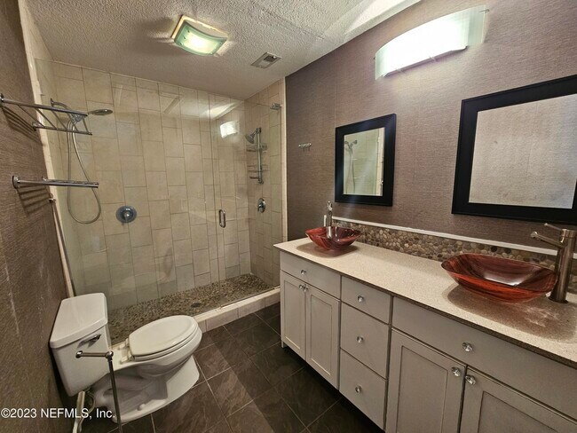 Building Photo - 120 Bermuda Ct