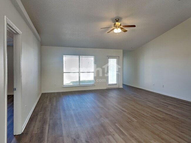 Building Photo - 2739 Ravine Hill Dr