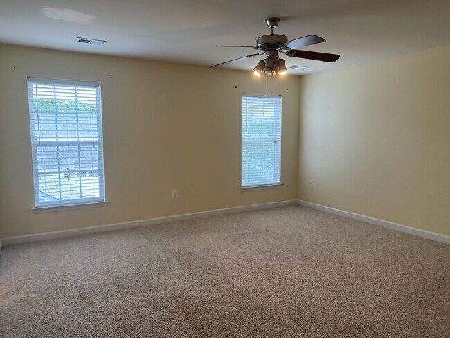 Building Photo - Sought after Idlewild Community