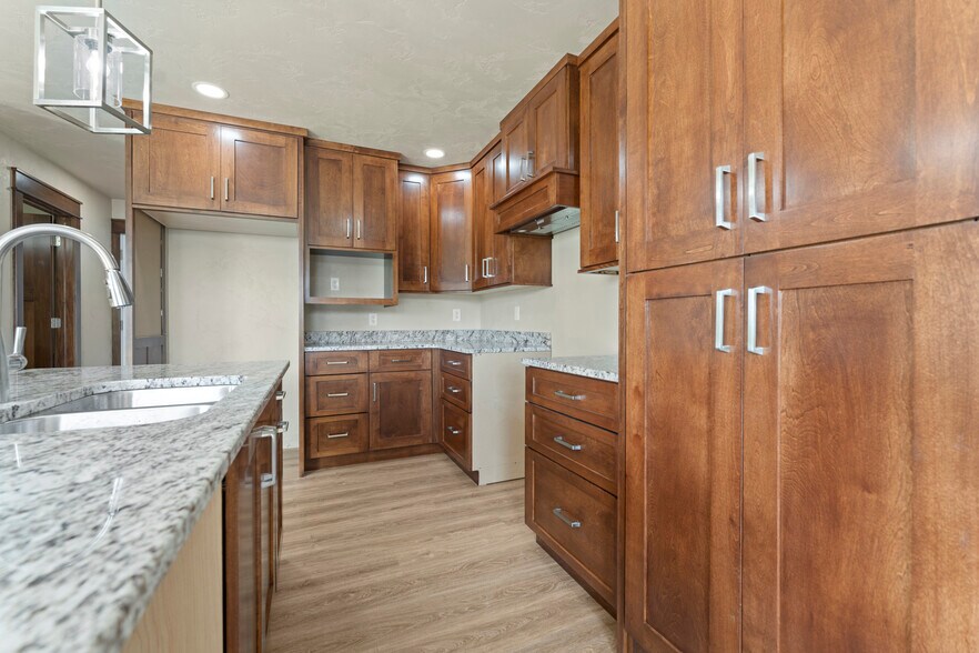 Building Photo - 5373 Pasture Ct