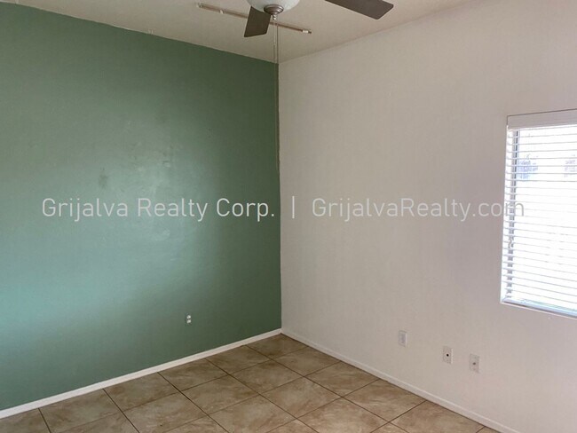 Building Photo - 1415 E Elm St