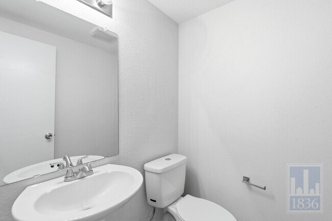 Building Photo - 1308 Southport Dr