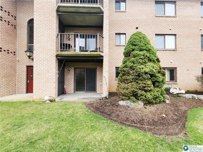 Building Photo - 4501 N Hedgerow Dr