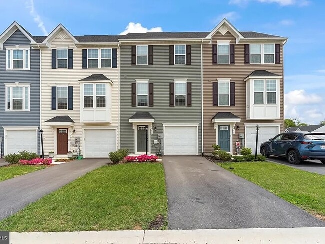 Building Photo - 131 Dripping Spring Dr