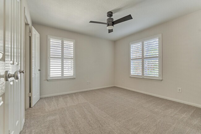 Building Photo - 89 N Apple Springs Cir