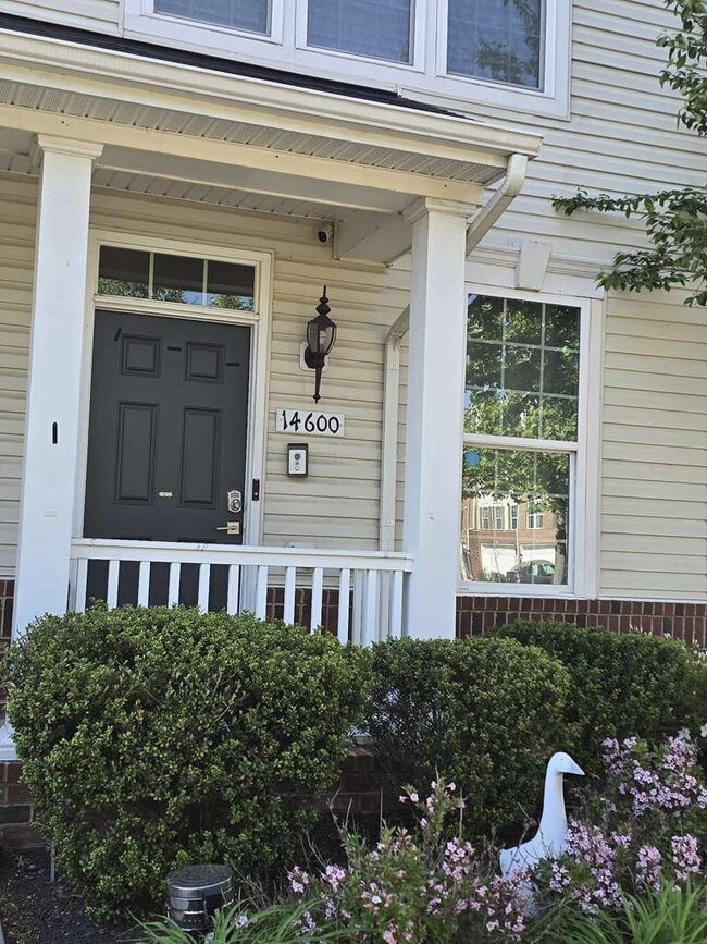 Building Photo - 14600 Featherstone Gate Dr