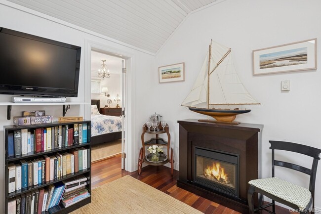 Building Photo - 424 4th St