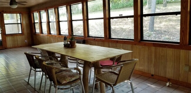 Building Photo - 101 SW Campbell Rd