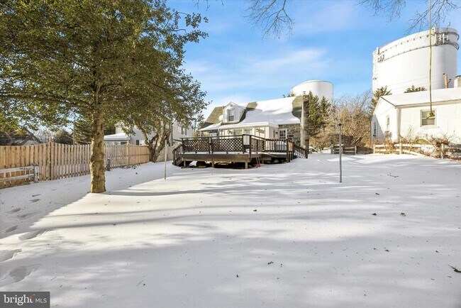 Building Photo - 703 N Providence Rd