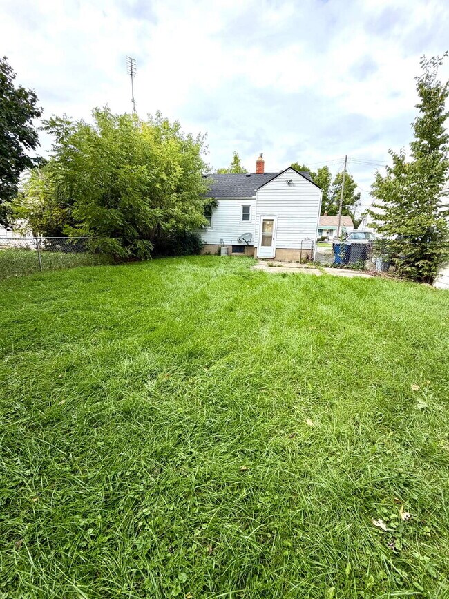 Building Photo - 3413 Clairmont St