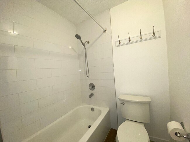 Building Photo - 9618 Sugar Hill Dr