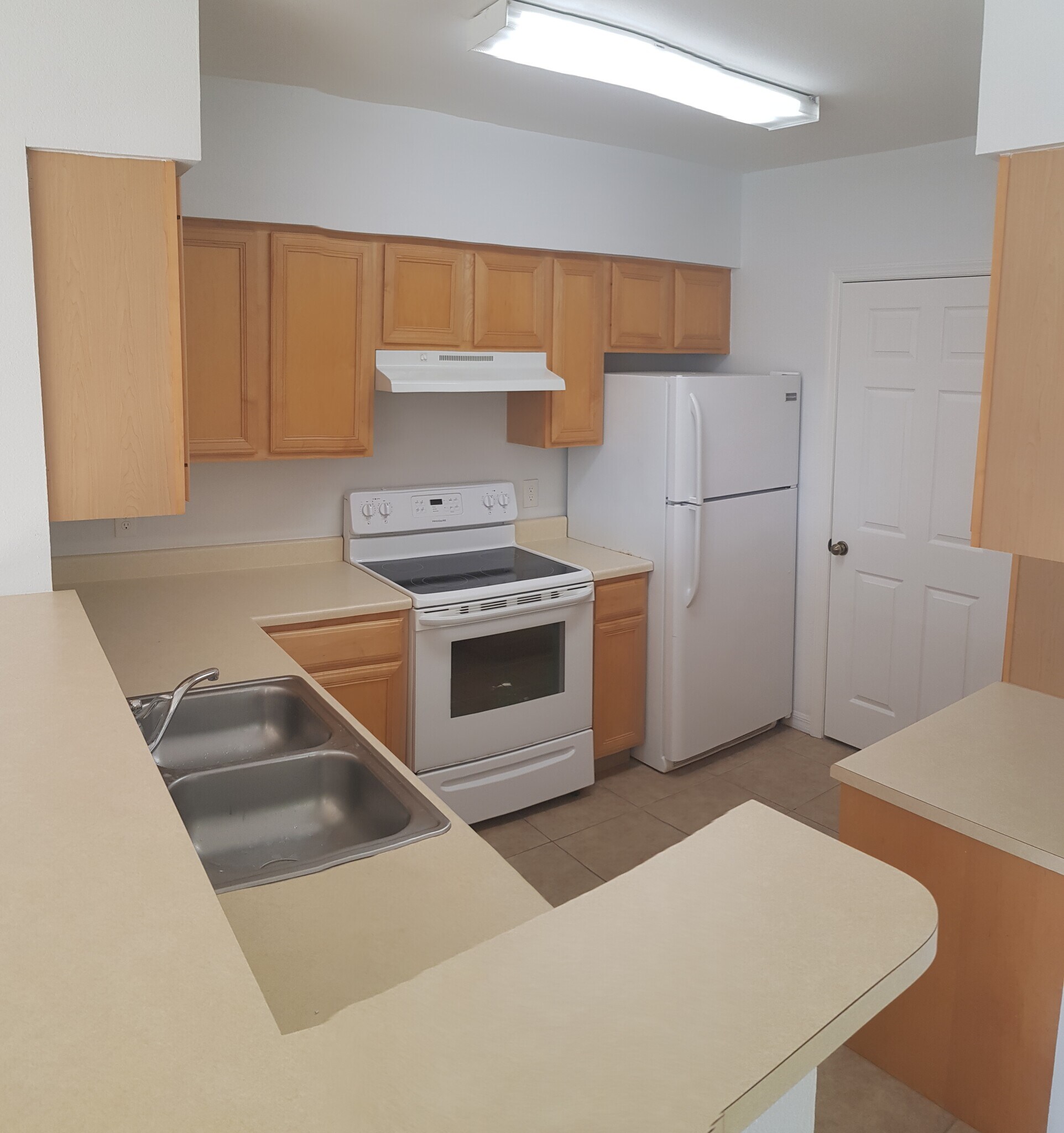 Building Photo - 1040 Villagio Cir