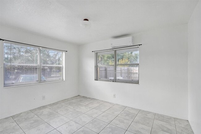 Building Photo - 29 SW 8th Ave