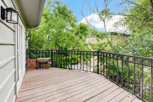 Building Photo - 6306 Riverview Way