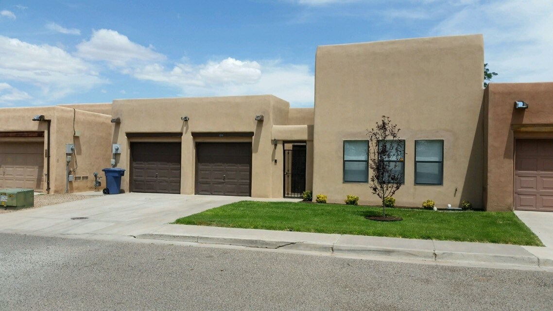 Building Photo - 609 Avenida Montoya NE