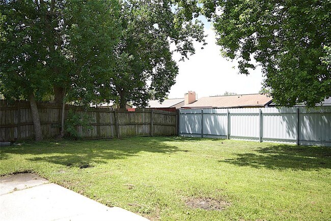 Building Photo - 1242 Mohrlake Dr