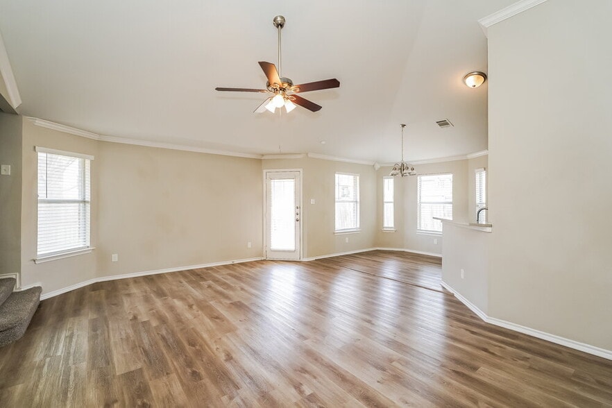 Building Photo - 2105 Pacino Dr