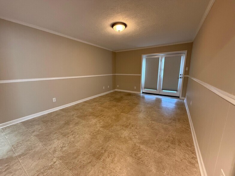 Living room 205 - 1045 E 10th St