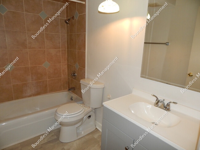 Building Photo - 3081 Colonial Way
