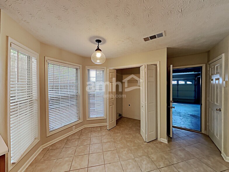 Building Photo - 670 Old Johnson Rd